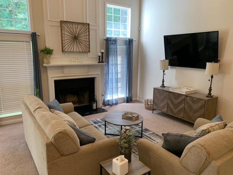 Enjoy This Amazing Home With Porch & Grill Near Dt วู้ดสต็อค ภายนอก รูปภาพ