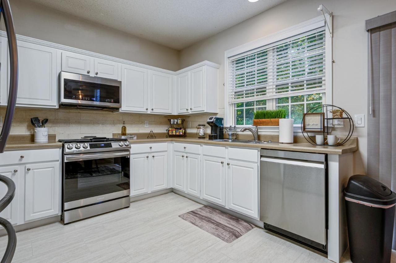 Enjoy This Amazing Home With Porch & Grill Near Dt วู้ดสต็อค ภายนอก รูปภาพ